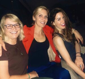 Roxanne McKee Instagram - We are number 1! 
INSIDE MAN on NETFLIX UK
Fell a little bit in love with everyone on this movie. Hope you do too ❤️
Here are some pics of cast and crew 
@emjaybassett 📹💪❤️