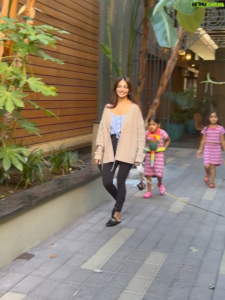 Rubina Bajwa - 78.6K Likes - It’s loud, it’s messy, it’s love on vacation mode ❤️

#teamwork #meltdowns #lostshoes #memories