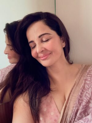 Rukhsar Instagram - .
 सुनिए…
.
.
.(गुलज़ार साब अरिजीत विशाल भारद्वाज बेहतरीन )