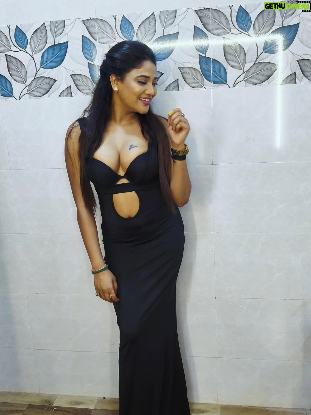 Ruks Khandagale - 56.4K Likes - Black day 🧿🧿