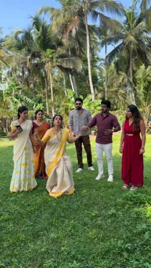 Rupa Sri Instagram - “Mayilaattam Team” Powered by Chembarathy Team Again😂❤️

#chembarathi #instagram #comedy #reels #instamood