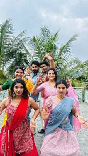 Rupa Sri Instagram - Who Said We can't vibe to Devotional songs....🫶🎼❤️

@_jay_p @subeerbavu @haritha__gopi @rupasree01 @anu_aneezzza