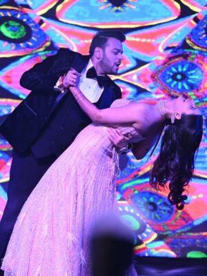Rupal Yadav Instagram - I want to relive this night 🥹✨
Full sangeet performance dekhi humari???
Nahi dekhi toh YouTube par jaake abhi dekho jaldi 🥰💃🕺
#sangeetnight