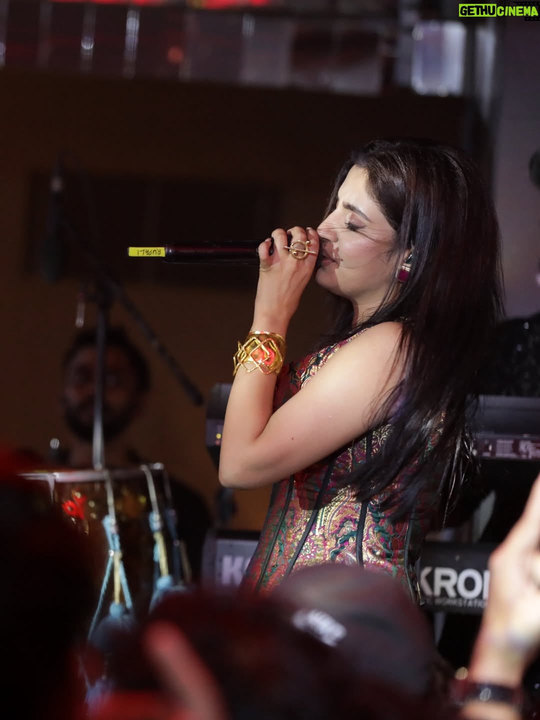 Rupali Jagga - 17.4K Likes - मुझे फुर्सत कहाँ कि मौसम सुहाना देखूँ ।
तेरी यादों से निकलूँ तब तो ज़माना देखूँ ।। ♥️🍃
.
.
📸 From #SUFIBOLLYWITHRUPALI ♥️ 
Last One Is My ♥️
.
.
Outfit- @labelmuslin
Jewellery- @dilip.jewelers
Styling team - @pragyamalpani
Stylist- @styledbysujata 
#sufimusic #rupalijagga #sufipoetry #shayari