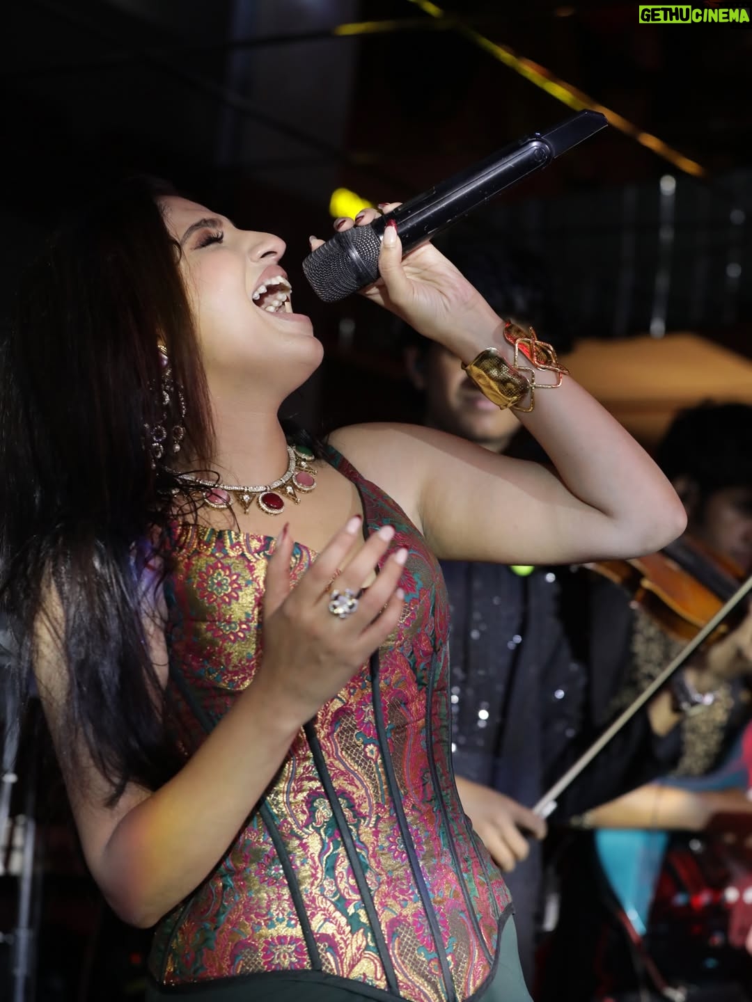 Rupali Jagga - 17.4K Likes - मुझे फुर्सत कहाँ कि मौसम सुहाना देखूँ ।
तेरी यादों से निकलूँ तब तो ज़माना देखूँ ।। ♥️🍃
.
.
📸 From #SUFIBOLLYWITHRUPALI ♥️ 
Last One Is My ♥️
.
.
Outfit- @labelmuslin
Jewellery- @dilip.jewelers
Styling team - @pragyamalpani
Stylist- @styledbysujata 
#sufimusic #rupalijagga #sufipoetry #shayari