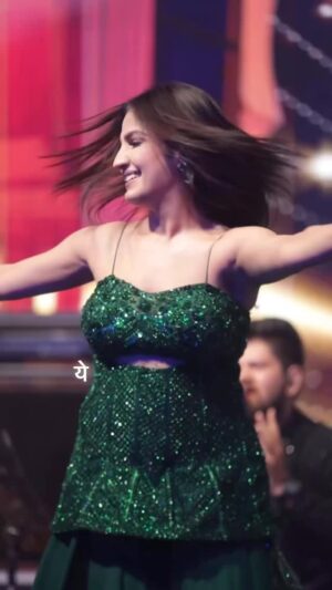 Rupali Jagga Instagram - Ye Jo Halka Halka Suroor Haiš·ā¤ļøāš©¹
.
.
One Of My Favourite Song For All Of You, Pasand Aya Toh Kardo Jaldi Se Share On Your Storiesš¤š»
.
.
#sufimusic #rupalijagga #shayari #nfak #sufisme