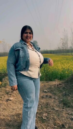 Rupinder Kaur Dhaliwal Instagram - #tecnologia #oye_kanjro1 #punjabistars #punjabistars #punjabi #punjabigirl #punjabimedia