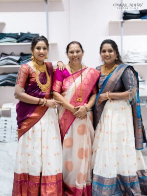 Rutuja Jadhav Instagram - If you think I'm cute : 💖you should see my twin!🧿👩‍❤️‍👩