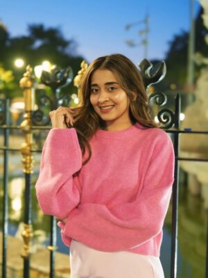Rutvi Bhatt Instagram - The eyes, Chico, they never lie 👀
🫶 Here’s me romanticizing a city that has come to become my home in the last one year
🌻 Mumbai, thank you for being so full of love and forever welcoming everyone with open arms!
.
.
.
#mumbai #bombay #ootd #bandra #town #love #happy #emotions #shaadi