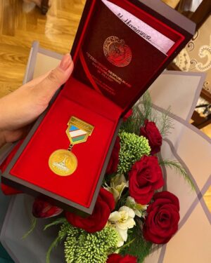 Ruxshona Instagram - Альхамдулиллах😌🤲🏼 Бехисоб шукур! Бу хаммамизнинг ютуғимиз!🥰 Мустақиллигимизнинг 30 йиллиги муборак бўлсин!🇺🇿