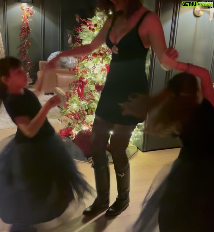Rym Breidy - 43.1K Likes - Happy new year from my Family to your Family ❤️