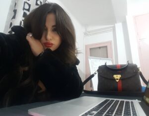 Rym Ghezali Instagram - Hello# Live from #where am i...!!????#rymghezali
Au bureau😎☺....non stop working#algeria #cinema #tv#newprojects...😊Hamdulah