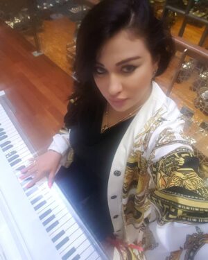 Rym Ghezali Instagram - تعلمت من أيامي .. أن السعادة لن نجدها �إلا في قلوبنا ..
حين نؤمن ان الدنيا �مجرد سفر .. فلا شي فيها لنا - نجيب محفوظ