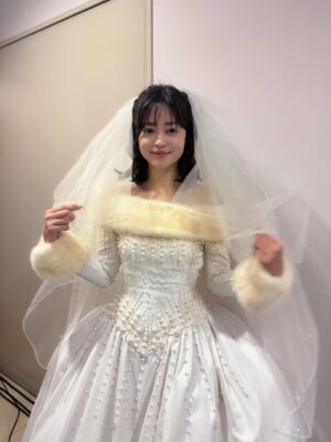 Ryoko Kobayashi Instagram - .
いや、違うよ。
でも、ありがとうございます👗
3枚目は久々のウェディングドレスに
照れてる36歳
東野圭吾スペシャルドラマ【雪煙チェイス🏂🏻】
2026年1/2(金)・3(土)夜10時~
【総合・BSP4K】で2夜連続放送
ご覧いただきありがとうございました🙏🏻
明日は2026年初J-WAVE @earlyglory813
またあしたねー👂