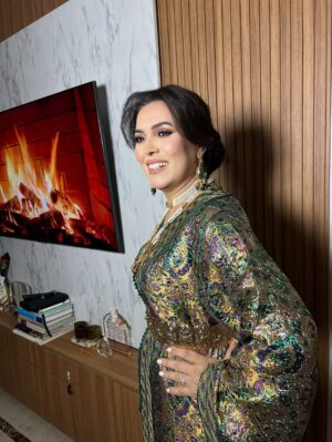 Saadia Ladib Instagram - هناك لحظات تقتسمها مع أناس ،تحبهم ويحبونك في الله ،تشعرك بالسعادة وتبقى في الذاكرة لا تنسى أبدا
ماكياج @makeup_armichi
كوافير @majdaahair
تكشيطة @negafa_armichi