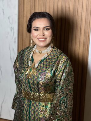 Saadia Ladib Instagram - هناك لحظات تقتسمها مع أناس ،تحبهم ويحبونك في الله ،تشعرك بالسعادة وتبقى في الذاكرة لا تنسى أبدا
ماكياج @makeup_armichi
كوافير @majdaahair
تكشيطة @negafa_armichi
