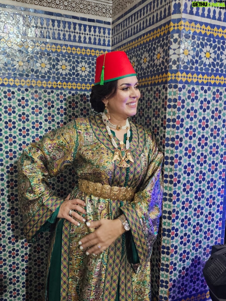 Saadia Ladib - 11.4K Likes - هناك لحظات تقتسمها مع أناس ،تحبهم ويحبونك في الله ،تشعرك بالسعادة وتبقى في الذاكرة لا تنسى أبدا 
ماكياج @makeup_armichi 
كوافير @majdaahair 
تكشيطة @negafa_armichi