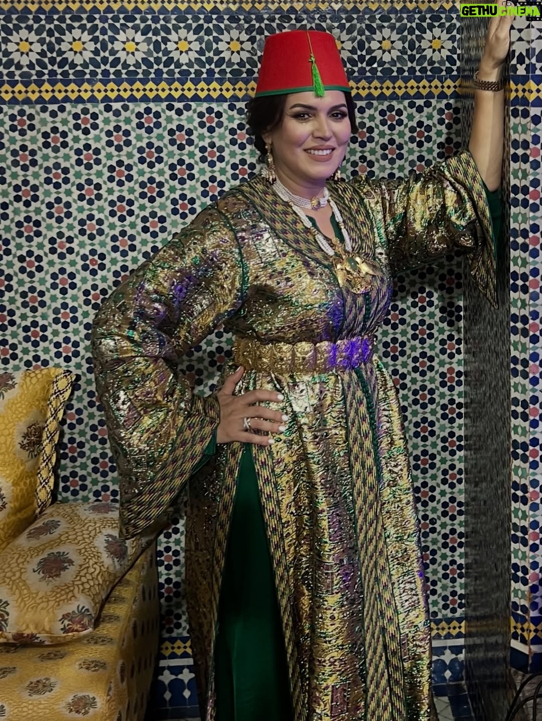 Saadia Ladib - 11.4K Likes - هناك لحظات تقتسمها مع أناس ،تحبهم ويحبونك في الله ،تشعرك بالسعادة وتبقى في الذاكرة لا تنسى أبدا 
ماكياج @makeup_armichi 
كوافير @majdaahair 
تكشيطة @negafa_armichi