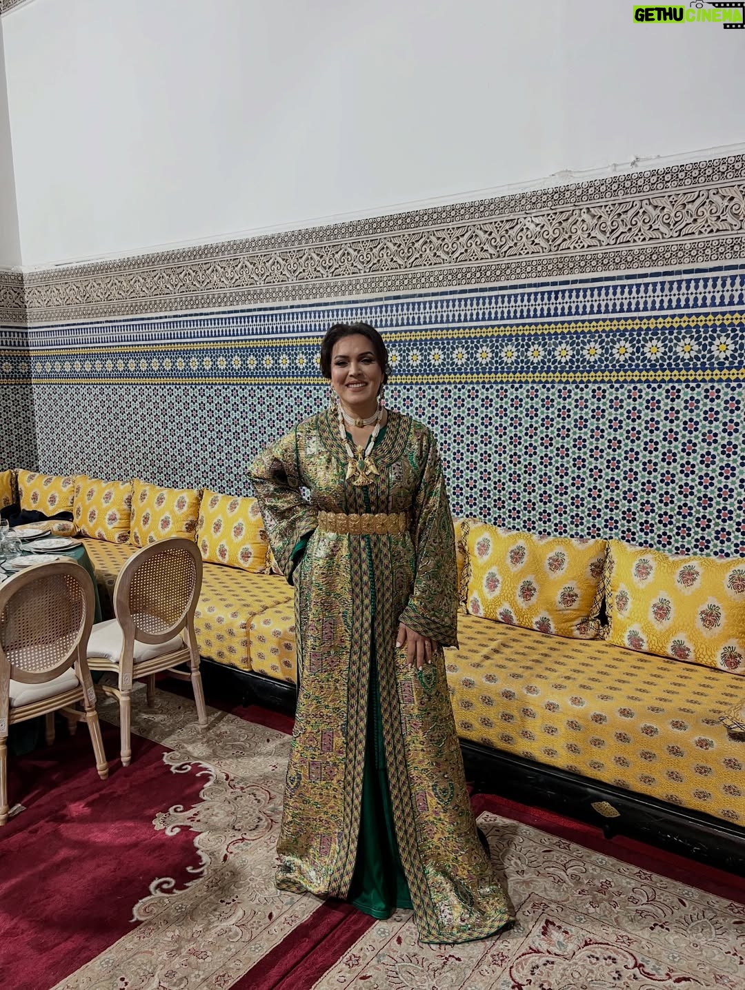 Saadia Ladib - 11.4K Likes - هناك لحظات تقتسمها مع أناس ،تحبهم ويحبونك في الله ،تشعرك بالسعادة وتبقى في الذاكرة لا تنسى أبدا 
ماكياج @makeup_armichi 
كوافير @majdaahair 
تكشيطة @negafa_armichi