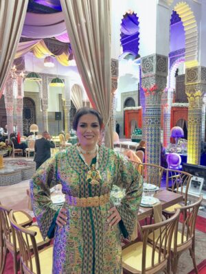 Saadia Ladib Instagram - هناك لحظات تقتسمها مع أناس ،تحبهم ويحبونك في الله ،تشعرك بالسعادة وتبقى في الذاكرة لا تنسى أبدا
ماكياج @makeup_armichi
كوافير @majdaahair
تكشيطة @negafa_armichi