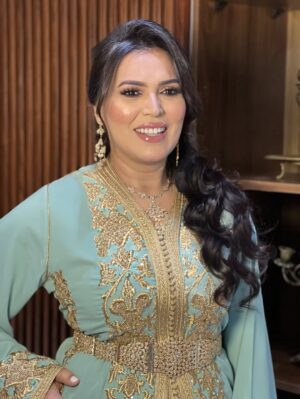 Saadia Ladib Instagram - أنا والقفطان حتى الفناء 🤣
كوافير ومكياج @makeup_khadija_armichi
تكشيطة @negafa_armichi