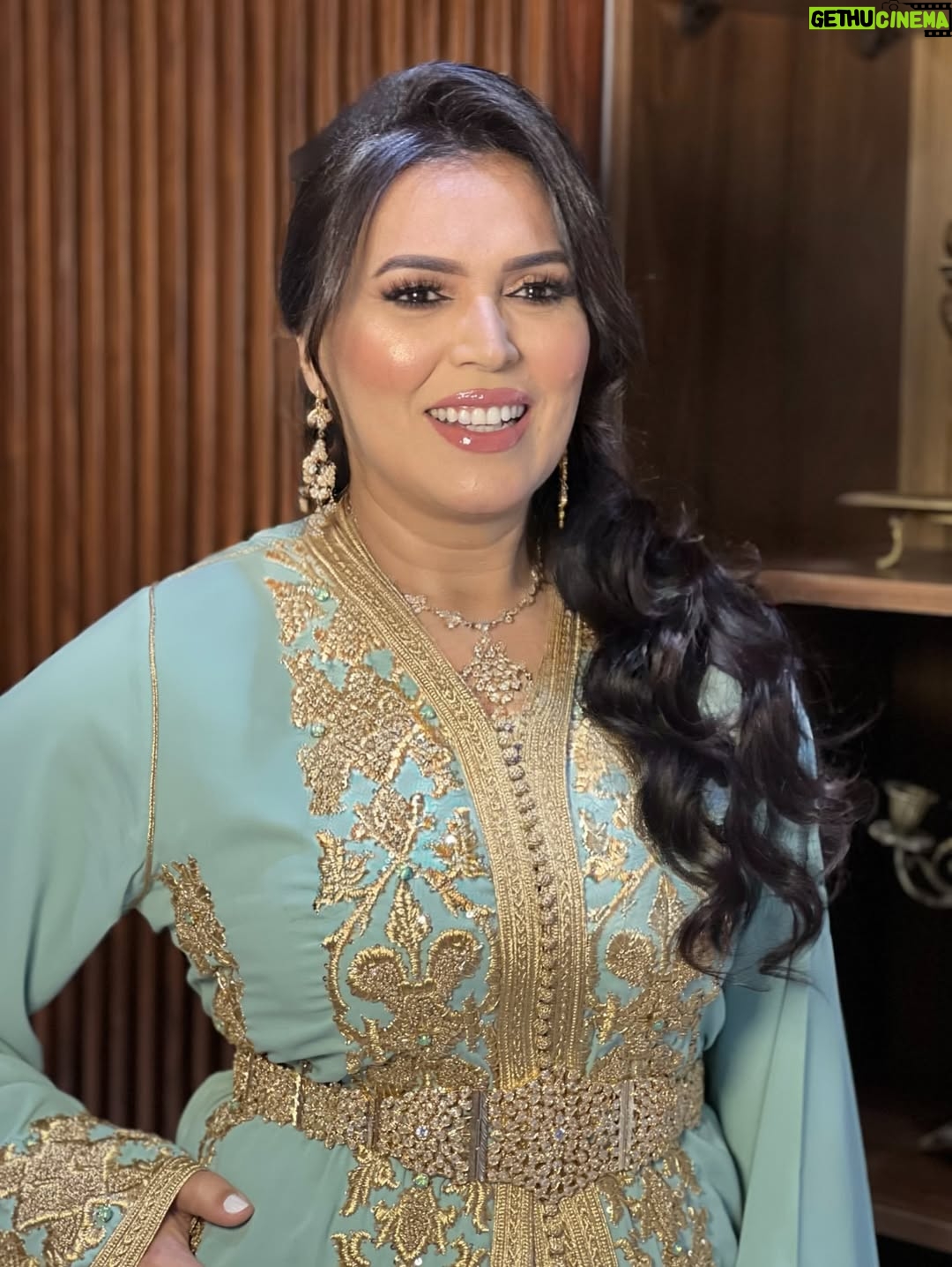 Saadia Ladib - 3.4K Likes - أنا والقفطان حتى الفناء 🤣
كوافير ومكياج @makeup_khadija_armichi 
تكشيطة @negafa_armichi