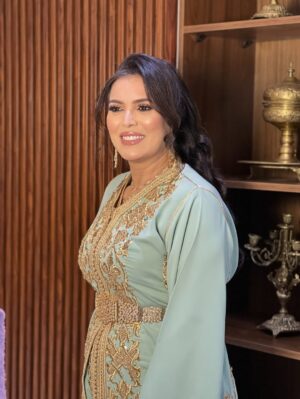 Saadia Ladib Instagram - أنا والقفطان حتى الفناء 🤣
كوافير ومكياج @makeup_khadija_armichi
تكشيطة @negafa_armichi