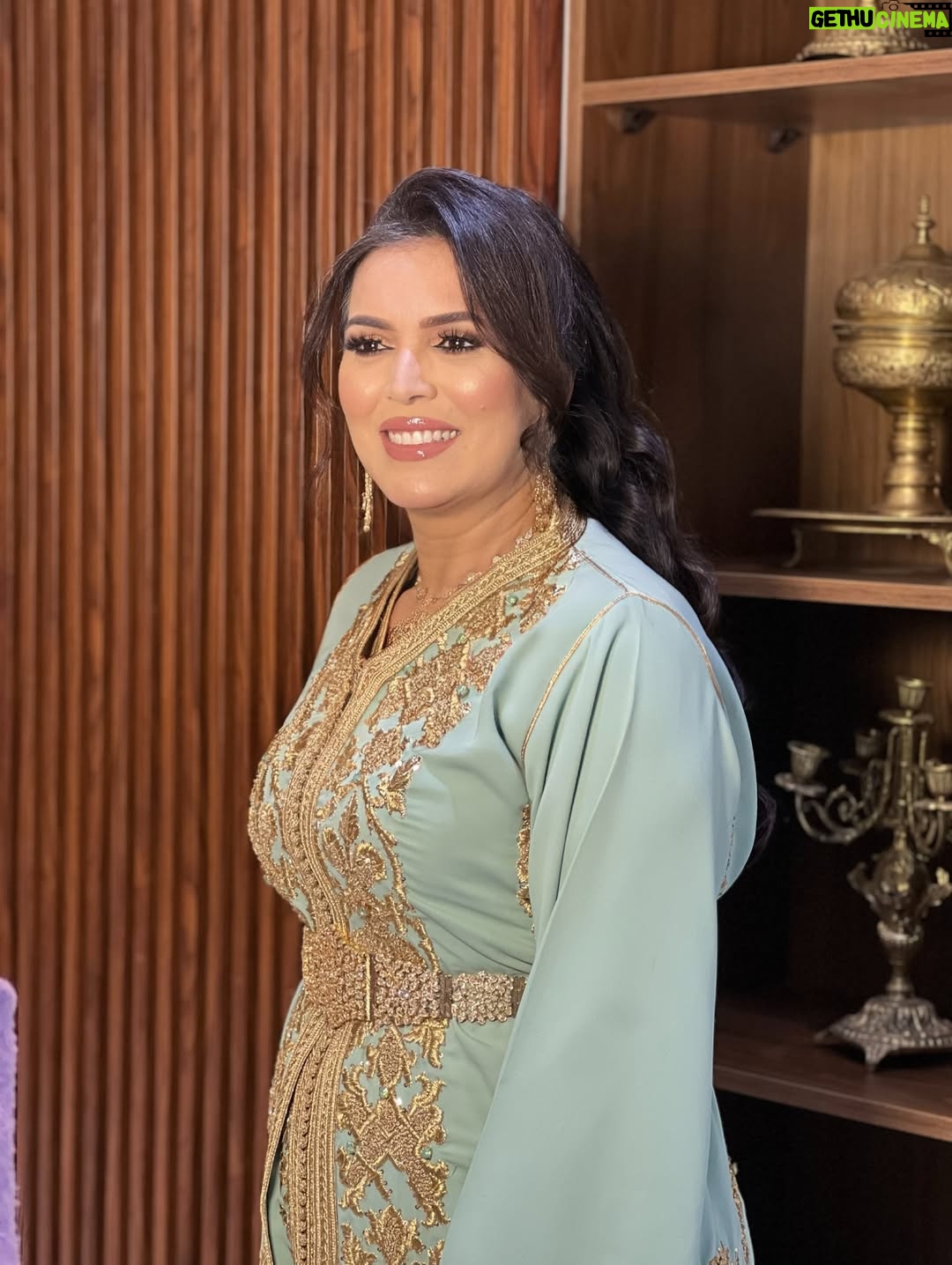 Saadia Ladib - 3.4K Likes - أنا والقفطان حتى الفناء 🤣
كوافير ومكياج @makeup_khadija_armichi 
تكشيطة @negafa_armichi