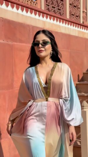 Saanya Khatter Instagram - Flowy fits and good moods only🩷💁🏻‍♀️ 
Comment for outfit link 🔗 
#outfit #kaftan #trending #fyp #reelsinstagram