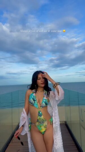 Saanya Khatter Instagram - vacation mode looks good on me😌 
#thailand #vacation #beachside #fyp