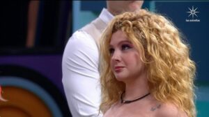Sabine Moussier Instagram - Briggitte continúa con los posicionamientos y se planta frente a Sabine 😨 #LaCasaDeLosFamososMX