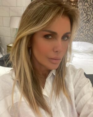 Sabine Moussier Instagram - Bonita noche para todos 😘🛏️🌙 #lacasadelosfamosos #lacasadelosfamososmx #teamsabine #SabineMoussier