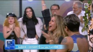 Sabine Moussier Instagram - ¡Sabine conserva su derecho a la salvación! ¿A quién rescatará de la placa? #LaCasaDeLosFamososMX ❤️‍🩹❤️‍🔥