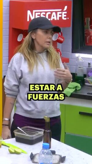 Sabine Moussier Instagram - @gomitaoficial123 le pone un ultimátum a @sabineoficial 😱 #LaCasaDeLosFamososMX

Lunes a viernes, 10:00 p.m. por #El5, domingos, 8:30 p.m. por #LasEstrellas y 24/7 por #VIX 📺📱