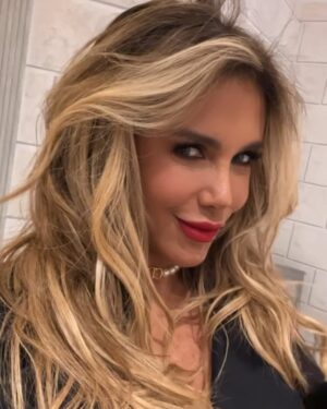 Sabine Moussier Instagram - Hay que sonreír un poquito más @lacasafamososmx 😊🥰#lacasadelosfamosos #lacasadelosfamososmx #teamsabine #sabinemoussier #sabine