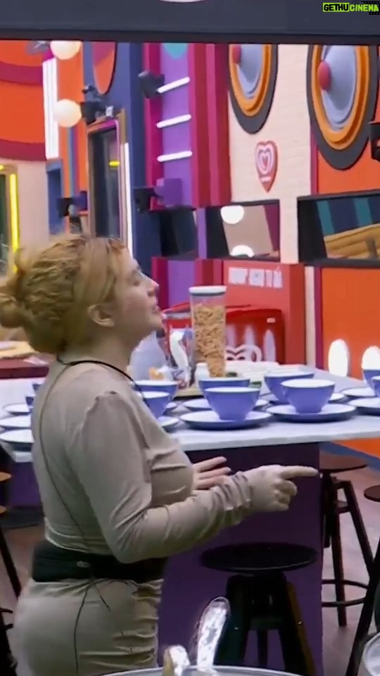 Sabine Moussier - 147.7K Likes - Mis habitantes dicen que se siente paz en mi cocina 🍳🥣🥫
#LaCasaDeLosFamososMx
Lunes a viernes, 10:00 p.m. por #El5, domingos, 8:30 p.m. por #LasEstrellas y 24/7 por #VIX 📺📱

@sabineoficial @mbezares @briggi_bozzo