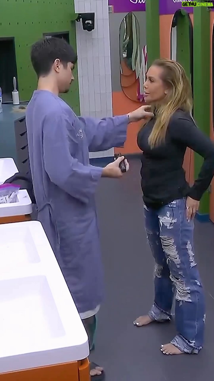 Sabine Moussier - 31.5K Likes - @sabineoficial y su corte improvisado 🤭🤭🤭 #LaCasaDeLosFamososMx 🏠