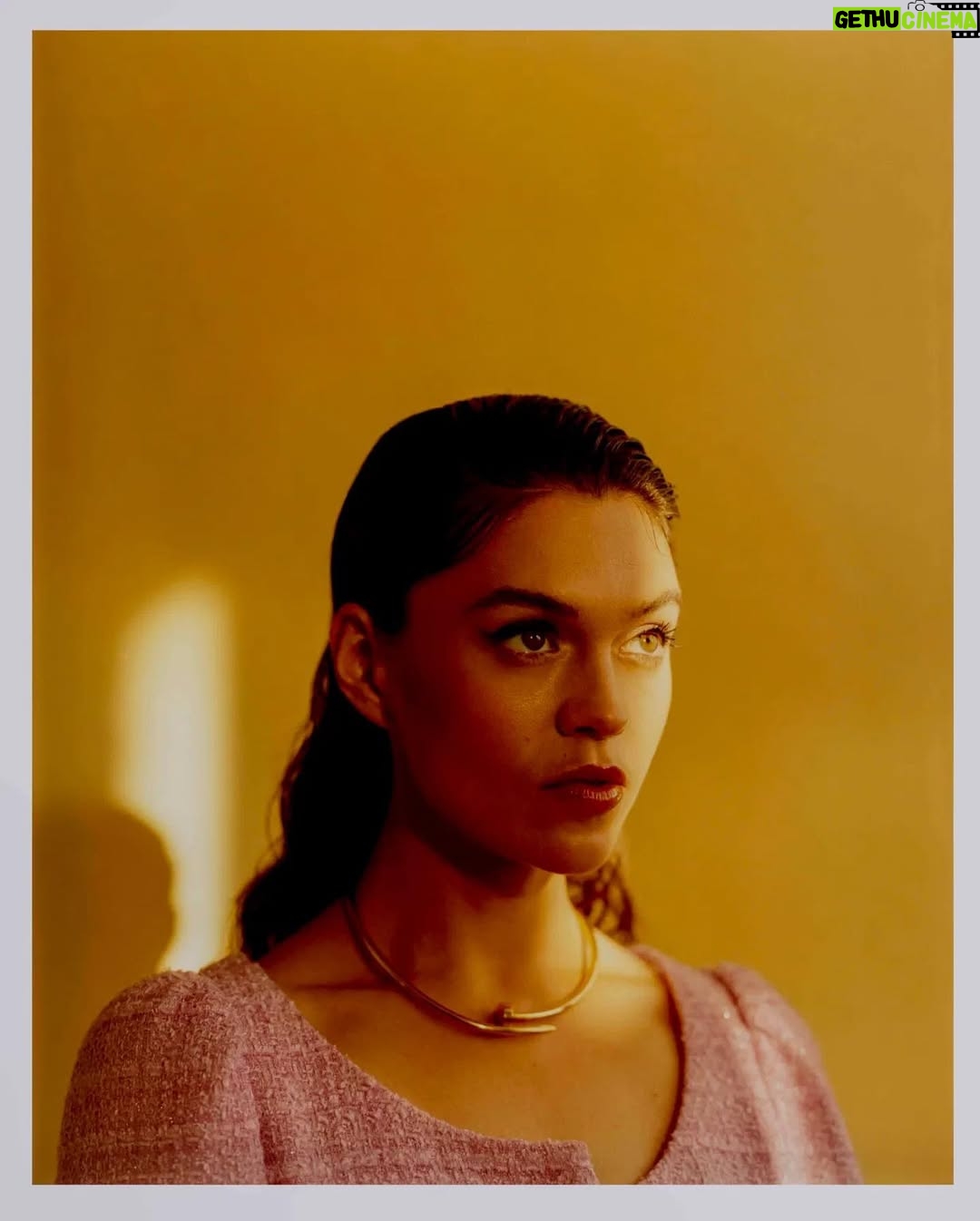 Sabrina Bartlett - 10.1K Likes - 💓1883 Magazine💓
Shot by brilliant @rhysframpton 
Hair- @anastasiastylianou 
Makeup- @jacintaspencer 
Styling- @olgatimofejeva 
PR - @sarahjayner23 
@1883magazine 
#thelarkins #Bridgerton 
Link in bio to the full feature 😊