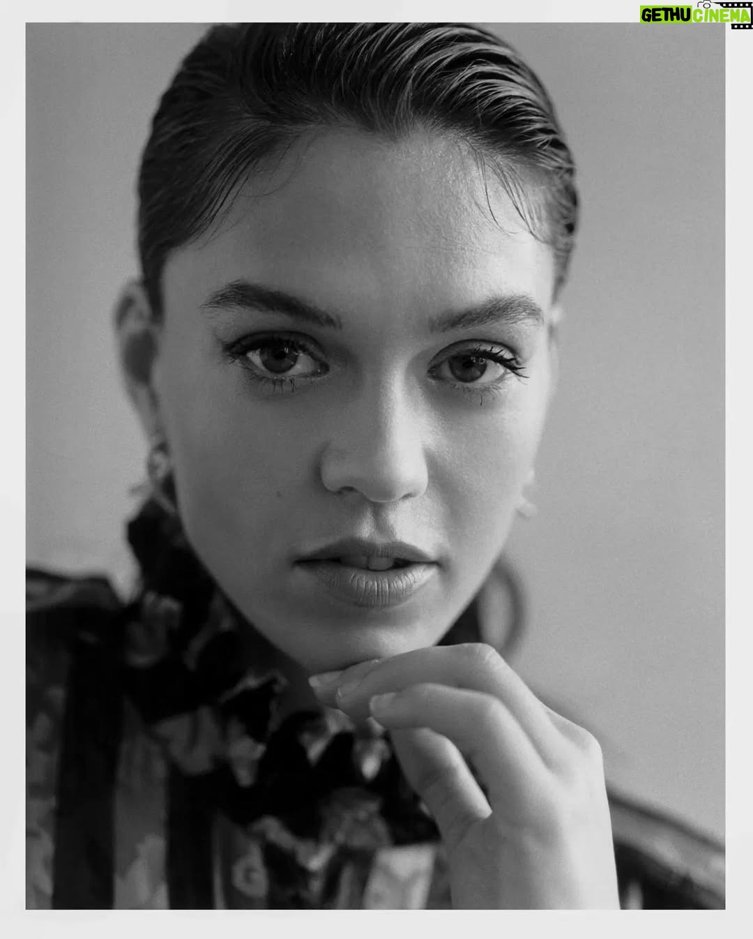 Sabrina Bartlett - 10.1K Likes - 💓1883 Magazine💓
Shot by brilliant @rhysframpton 
Hair- @anastasiastylianou 
Makeup- @jacintaspencer 
Styling- @olgatimofejeva 
PR - @sarahjayner23 
@1883magazine 
#thelarkins #Bridgerton 
Link in bio to the full feature 😊