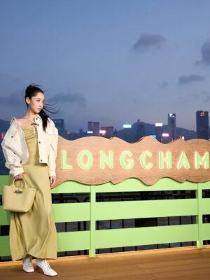 Sabrina Cheung Instagram - Our shared-memories,
softly accumulating in romance. 🤭 ⛄️ 

Gliding beneath open stars at La Patinoire @longchamp and crafting keychains together make us three become the happiesttttt kidsssss again.

#LongchampSlideInStyle #LongchampHK
