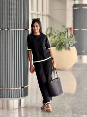 Sahana Shetty Instagram - Travel far, worry less😌

#sahanian #sahana_shetty #airportlook #instagood #instapost