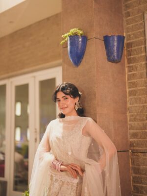 Sahar Hashmi Instagram - Winter baddie but make it Desi š¦šŖ
Team š
@stylebylaibaaa @moirebyasma @zevargram @agoldstoryofficial @sanabutt54 @leadwalkofficial
šø 2//beautiful candids @saifsheikh_photography_films
first half @usmanisproduction.pk