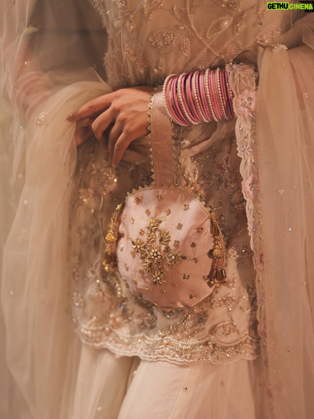 Sahar Hashmi - 111.7K Likes - Winter baddie but make it Desi 🦚🪔

Team 💞

@stylebylaibaaa @moirebyasma @zevargram @agoldstoryofficial @sanabutt54 @leadwalkofficial 

📸 2//beautiful candids @saifsheikh_photography_films 
first half @usmanisproduction.pk