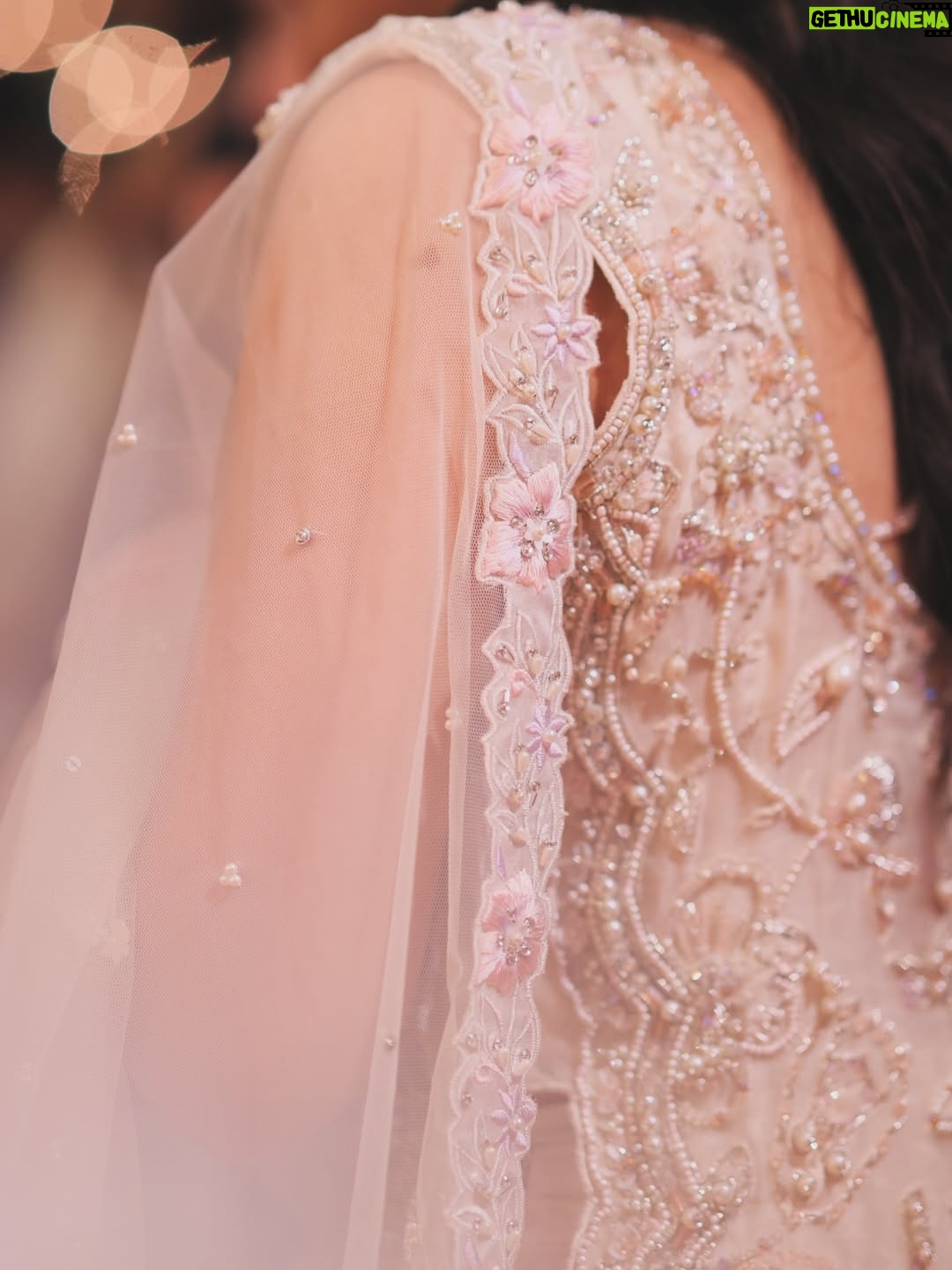 Sahar Hashmi - 111.7K Likes - Winter baddie but make it Desi 🦚🪔

Team 💞

@stylebylaibaaa @moirebyasma @zevargram @agoldstoryofficial @sanabutt54 @leadwalkofficial 

📸 2//beautiful candids @saifsheikh_photography_films 
first half @usmanisproduction.pk