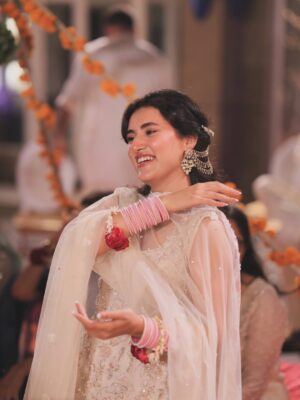 Sahar Hashmi Instagram - Winter baddie but make it Desi š¦šŖ
Team š
@stylebylaibaaa @moirebyasma @zevargram @agoldstoryofficial @sanabutt54 @leadwalkofficial
šø 2//beautiful candids @saifsheikh_photography_films
first half @usmanisproduction.pk