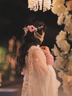 Sahar Hashmi Instagram - Winter baddie but make it Desi š¦šŖ
Team š
@stylebylaibaaa @moirebyasma @zevargram @agoldstoryofficial @sanabutt54 @leadwalkofficial
šø 2//beautiful candids @saifsheikh_photography_films
first half @usmanisproduction.pk
