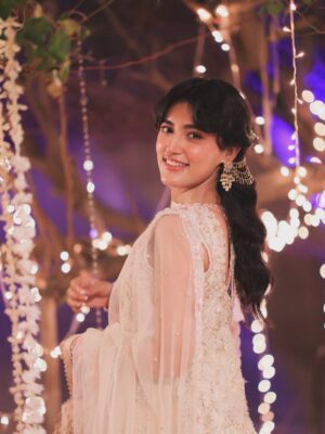 Sahar Hashmi Instagram - Winter baddie but make it Desi š¦šŖ
Team š
@stylebylaibaaa @moirebyasma @zevargram @agoldstoryofficial @sanabutt54 @leadwalkofficial
šø 2//beautiful candids @saifsheikh_photography_films
first half @usmanisproduction.pk