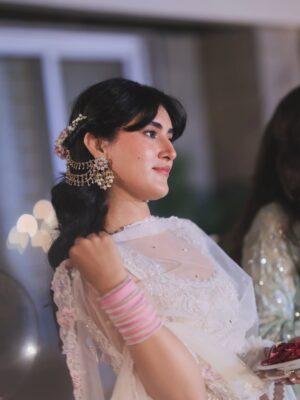 Sahar Hashmi Instagram - Winter baddie but make it Desi š¦šŖ
Team š
@stylebylaibaaa @moirebyasma @zevargram @agoldstoryofficial @sanabutt54 @leadwalkofficial
šø 2//beautiful candids @saifsheikh_photography_films
first half @usmanisproduction.pk