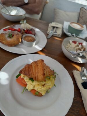 Saheefa Jabbar Khattak Instagram - 🇮🇩 Food makes me the happiest #throwback #april