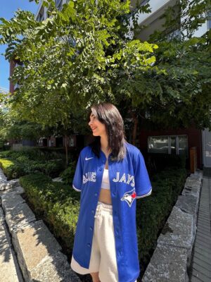 Saheefa Jabbar Khattak Instagram - If you don’t support the @bluejays are you even from Toronto? 👀🇨🇦💙
